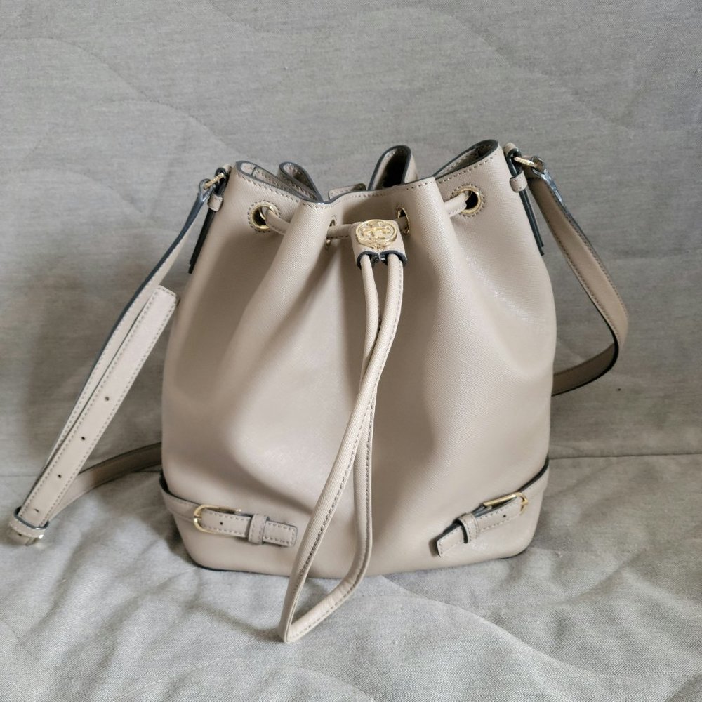 Tory Burch Robinson beige bucket bag